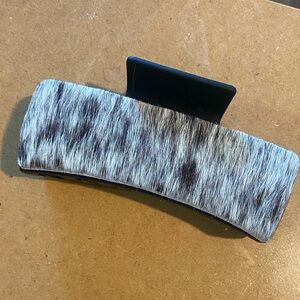 NIB Black and White Hair Claw Clip